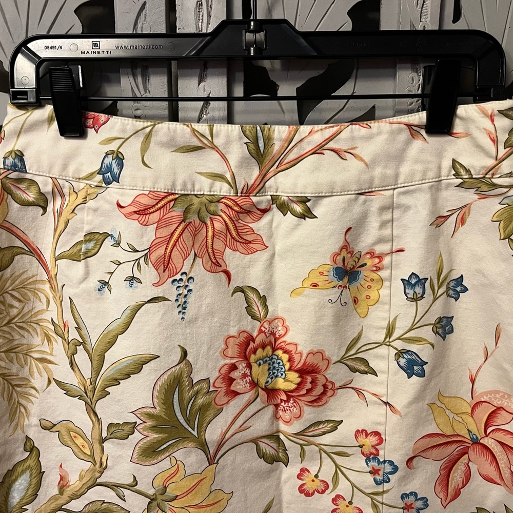 TALBOTS PETITE SWEET CREAM & PINK FLOWER DESIGN LIGHTWEIGHT STRETCHY MINI SKIRT - Picture 2 of 6